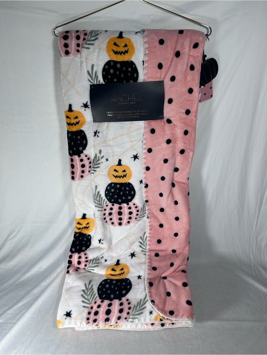 RACHEL Rachel Roy Other - NWT Rachel Roy Halloween Pumpkin Reversible Plush Throw Blanket 60x70 Pink